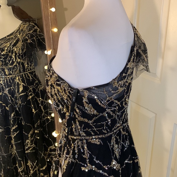 Mac Duggal Black and Silver One-Shoulder Dress - Picture 9 of 14